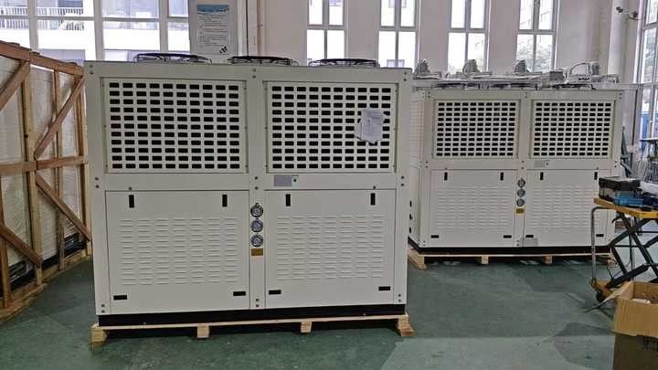 Компрессорно-конденсаторный агрегат с поршневым компрессором DMZL мощностью от 30 до 50 л.с., воздушного охлаждения, для заводов