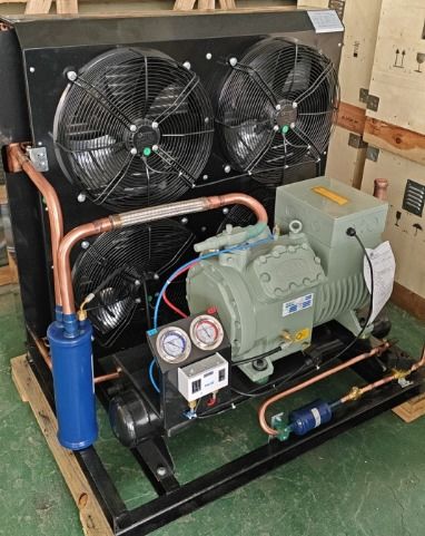 Цена холодильной установки с сертификатом CE, подходящей для площади 240 м², с конденсатором воздушного охлаждения с четырьмя вентиляторами, компрессором поршневого типа 25 л.с.