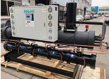 Куб OEM Промышленный водяной чиллер с полугерметическим компрессором от 3 до 50 л.с. и питанием 380 В 50 Гц с годовой гарантией